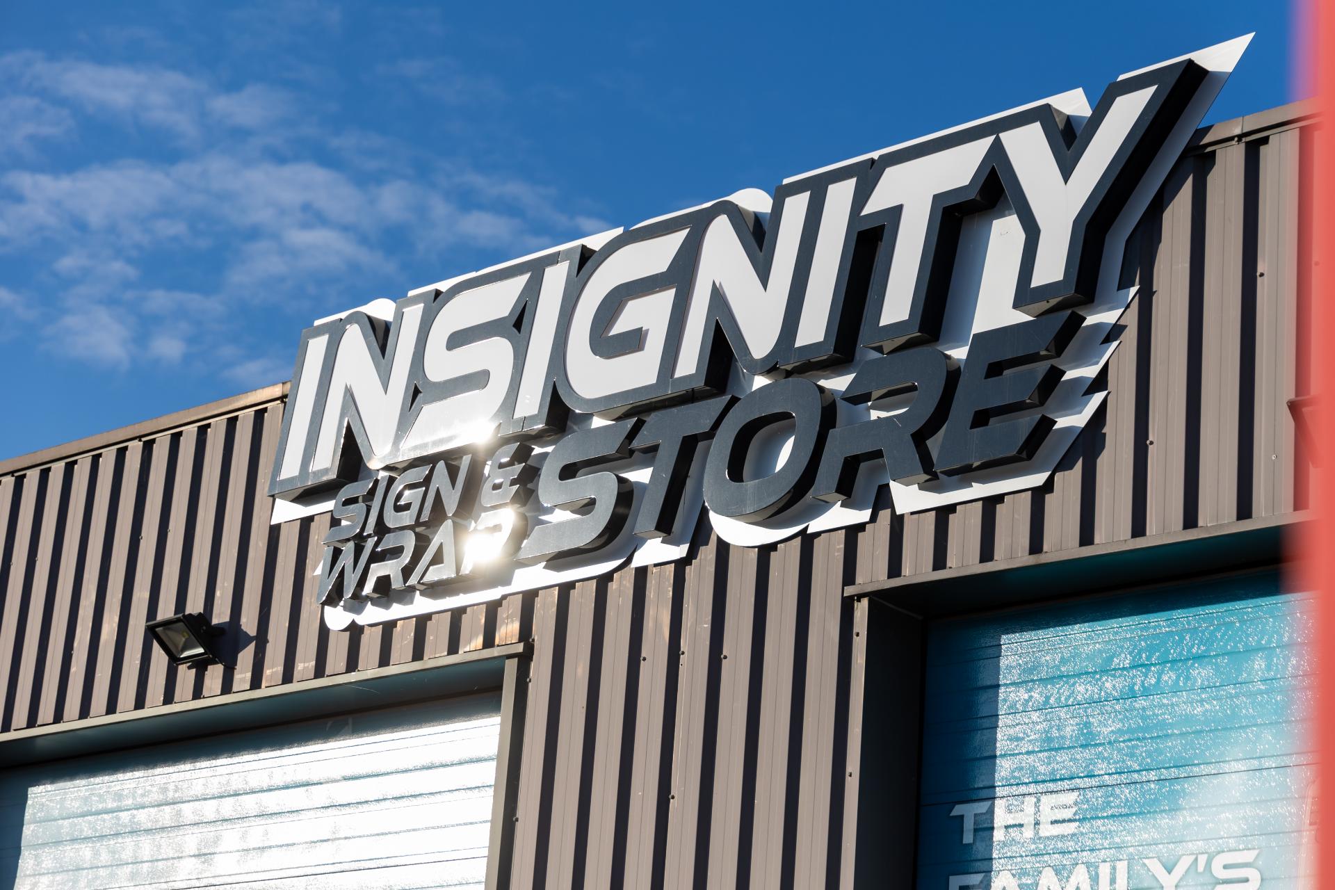 Over insignity