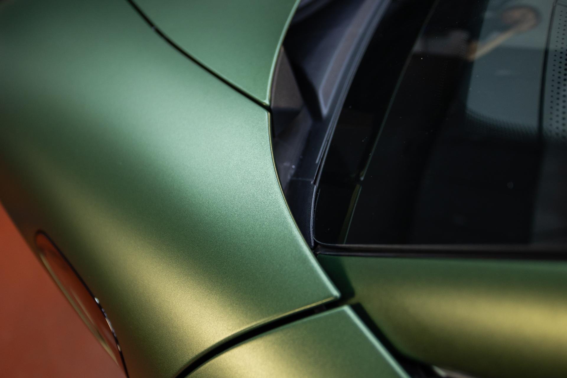 Detail carwrapping door insignity
