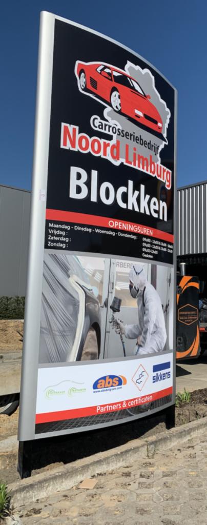 Lichtbak reclamezuil insignity car store